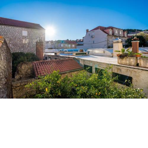 Deluxe Rooms with a terrace view at Old City Gate