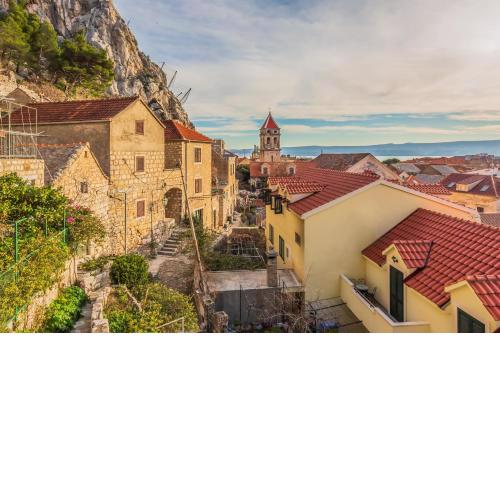 DELUXE town center Omis - 2 bedroom apartment with grill and terrace