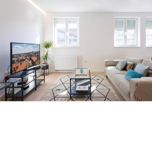 Design 2BDR Apartment near City Center