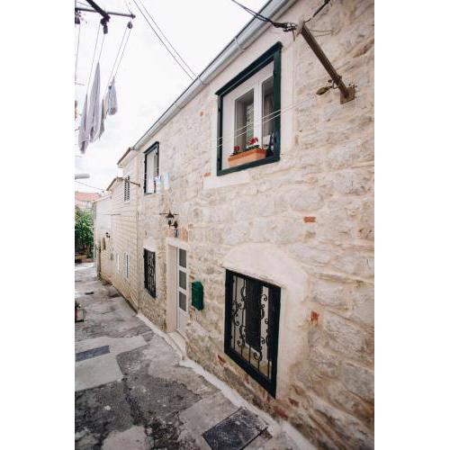 Domus "ANNO 1881"-center of Split