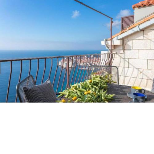 DUBROVNIK, ROOFTOP APARTMENT for 6