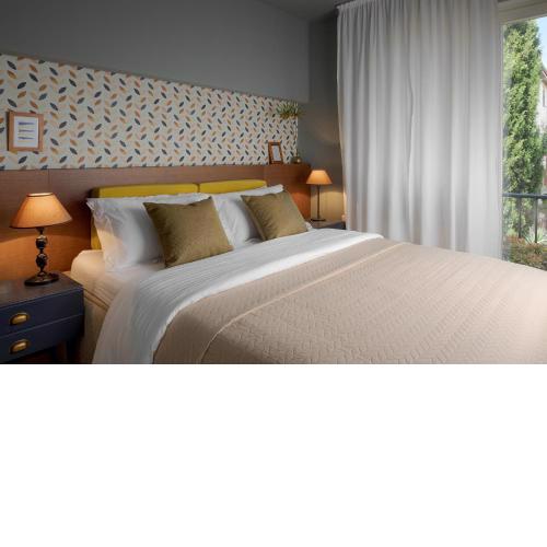 elegant, cosy and quiet, just 1 min to amphiteatre