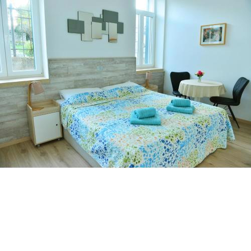 En-suite Rose on Rokova Street - 5 min Walk to the Old Town of Split