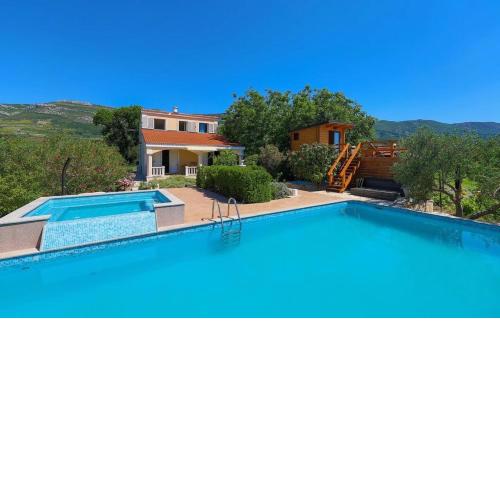 Extraordinary Villa Marija in Kastela