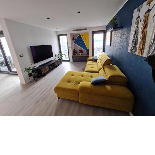 Family Apartment Split