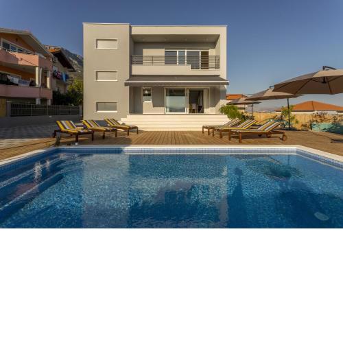 Family friendly apartments with a swimming pool Kastel Kambelovac, Kastela - 18117