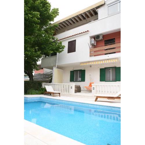 Family friendly apartments with a swimming pool Kastel Luksic, Kastela - 15773
