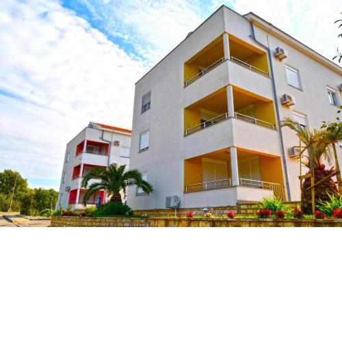 Family friendly apartments with a swimming pool Kozino, Zadar - 18128