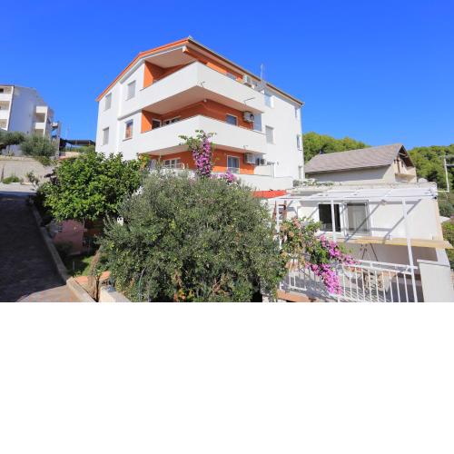 Family friendly apartments with a swimming pool Mavarstica, Ciovo - 16559