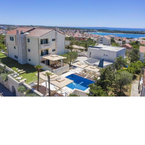 Family friendly apartments with a swimming pool Novalja, Pag - 14275