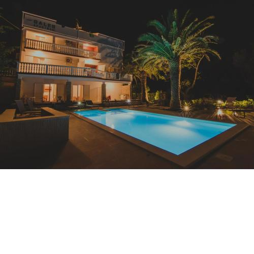 Family friendly apartments with a swimming pool Novalja, Pag - 17051