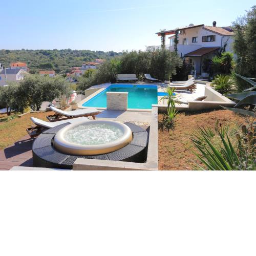 Family friendly apartments with a swimming pool Okrug Gornji, Ciovo - 16608