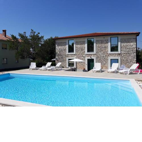 Family friendly apartments with a swimming pool Pomer, Medulin - 17681