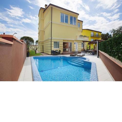 Family friendly apartments with a swimming pool Pula - 14924