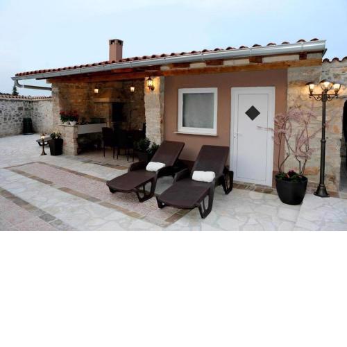 Family friendly apartments with a swimming pool Pula - 18826