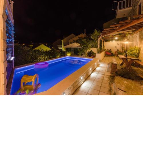 Family friendly apartments with a swimming pool Sustjepan, Dubrovnik - 17308