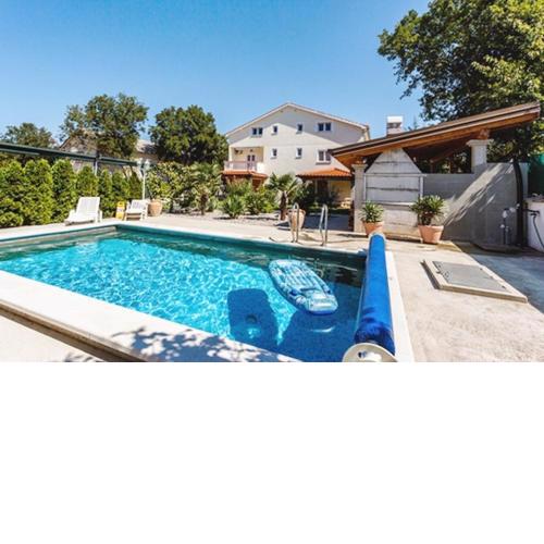 Family friendly apartments with a swimming pool Sveti Anton, Krk - 5291