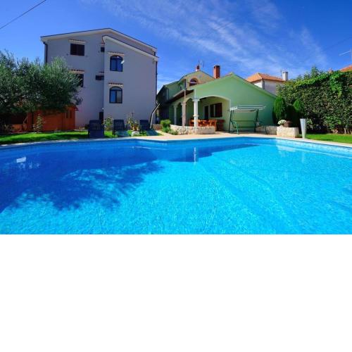 Family friendly apartments with a swimming pool Zadar - 16336