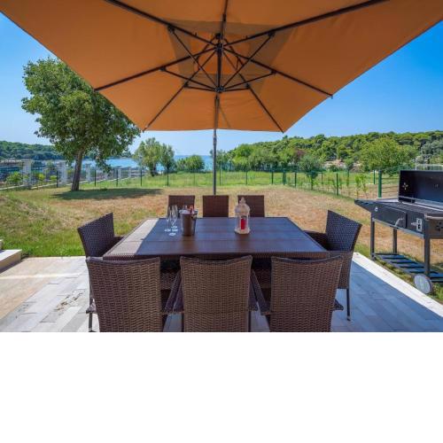 Ferienhaus mit Privatpool für 8 Personen ca 250 m in Pula, Istrien Istrische Riviera