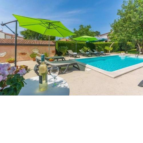 Ferienwohnung Oliveto mit Swimmingpool, Garten und Terrasse