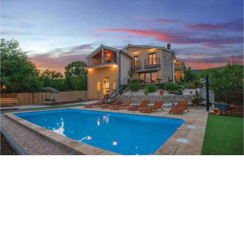 Five-Bedroom Holiday Home in Vinjani Donji