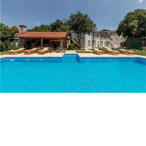 Five-Bedroom Holiday Home in Vinjani Donji