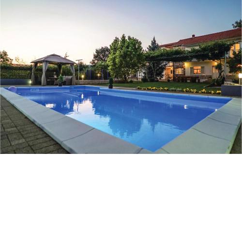 Five-Bedroom Holiday Home in Vinjani Donji