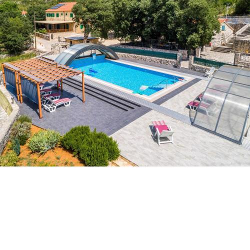 Flying Stars Luxury Stone Villa Family-friendly