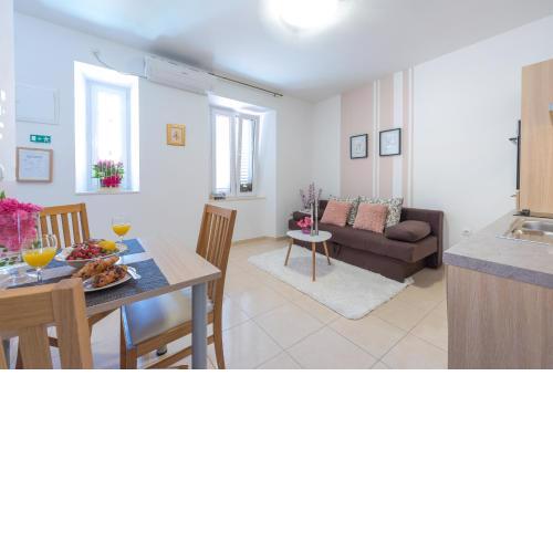 Fora Apartments