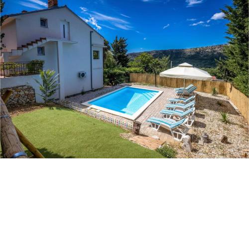 Four-Bedroom Holiday Home in Bribir