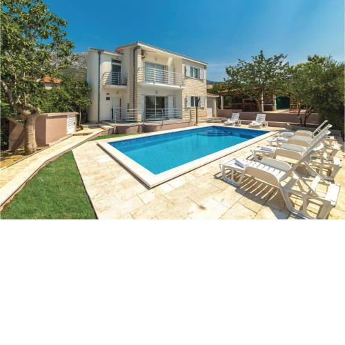 Four-Bedroom Holiday Home in Kastel Gomilica