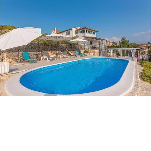 Four-Bedroom Holiday Home in Primosten