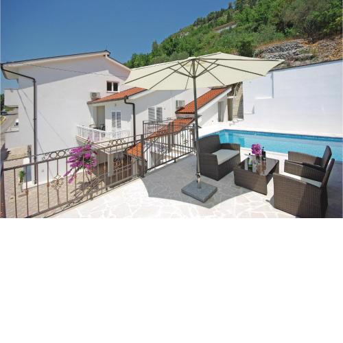 Four-Bedroom Holiday Home in Veliki Prolog