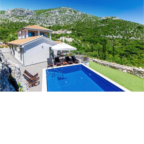 Four-Bedroom Holiday Home in Zaton