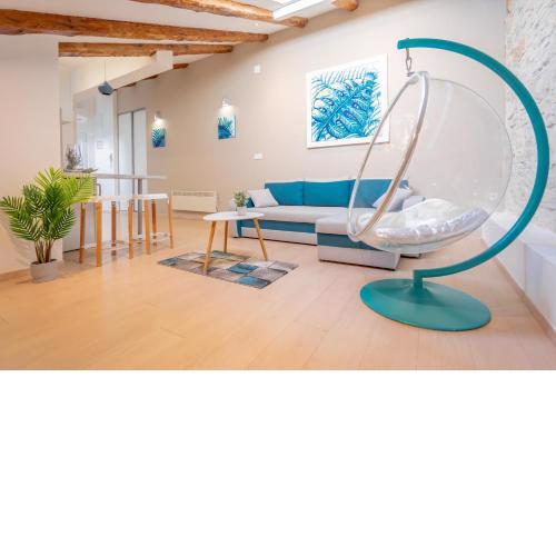 Fran Center Apartments (Square)
