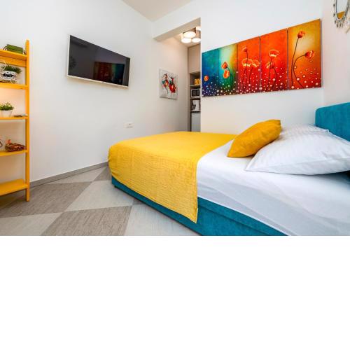 FREE parking Marli 4 - Room with private entrance -
