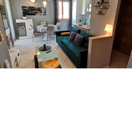 GLORIA - Two Bedroom Apartment with Parking