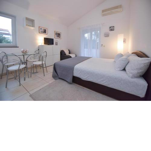 Gold Apartment On The Beach-Apartments Gogs
