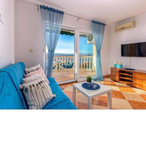 Gorgeous apartment with bubble bath and terrace with sea view