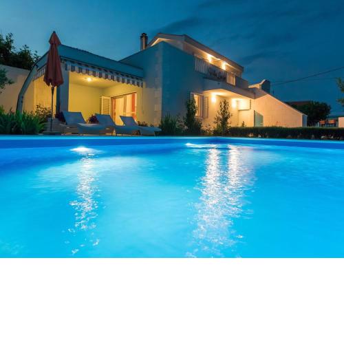 Gorgeous Villa in Vrsi with Swimming Pool