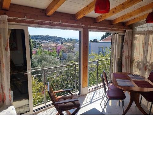 Greenview Apartment with Parking