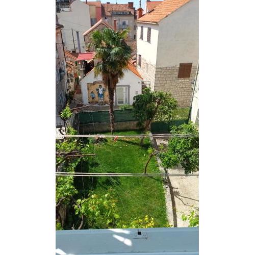 Guest house with garden - choose 3 bedroom house, apartment, rooms