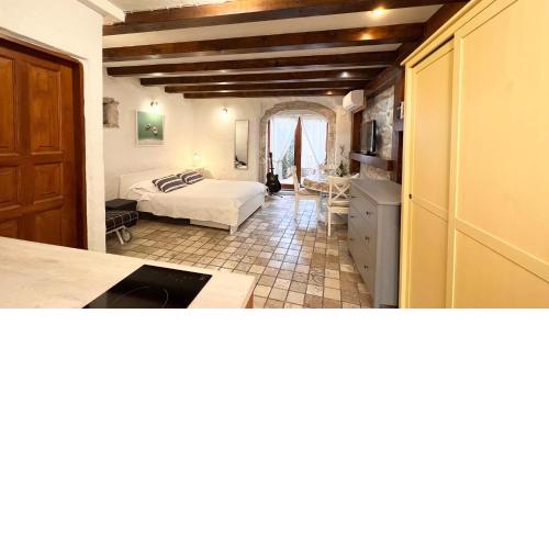 Guesthouse F