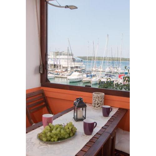Harbour-Apartment with sea view and parking spot