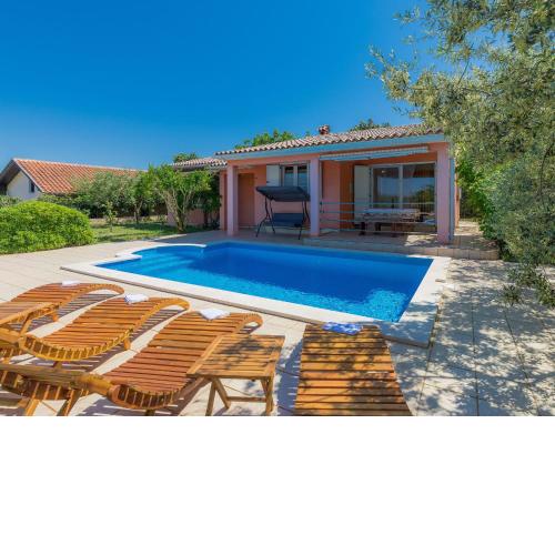Holiday Home Cherry - MDN149