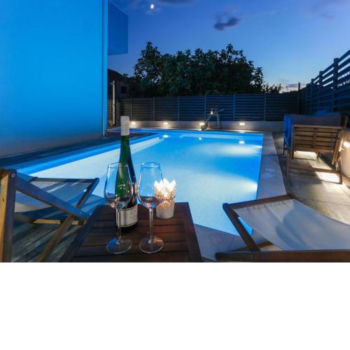 Holiday Home Grey Dream with Heated Pool