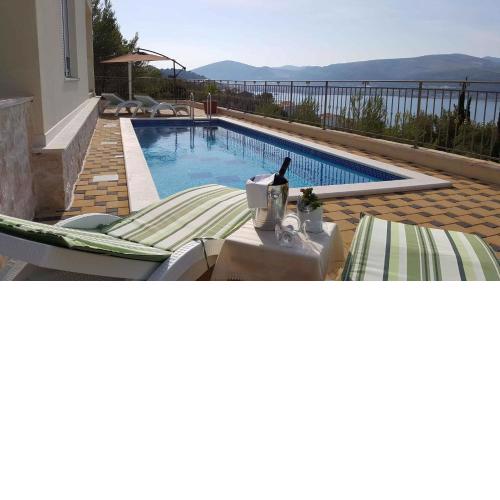 Holiday home in Mastrinka 30358