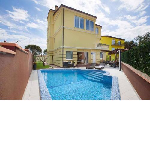 Holiday home in Pula/Istrien 31358