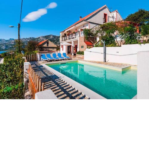 Holiday home in Rovanjska with pool