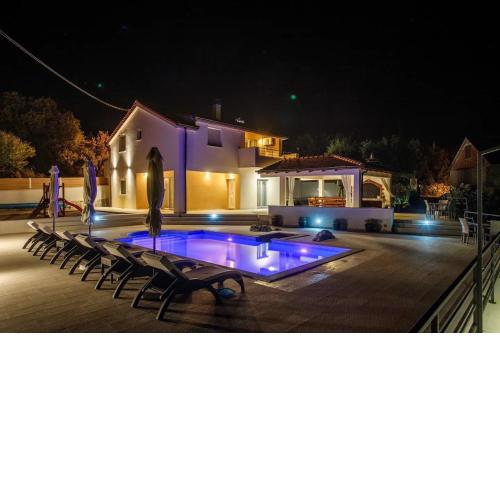Holiday home Jurica- heated pool